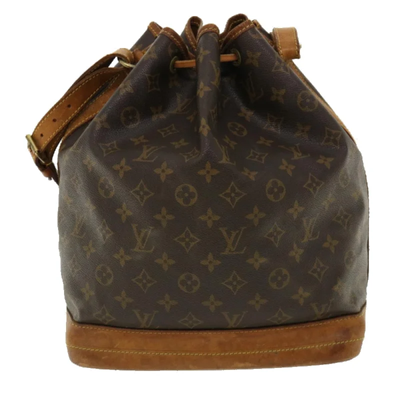 Ladies Louis Vuitton handbags with a detachable coin purse insideLouis Vuitton Monogram Noe Shoulder Bag M42224 LV  32314