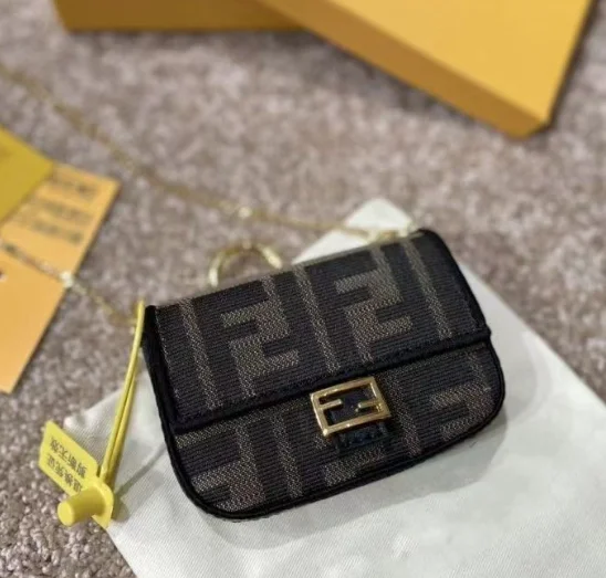 Fendi bags with a back - zip pocket for storing valuables securelyLuxury  Bags Fendi 182