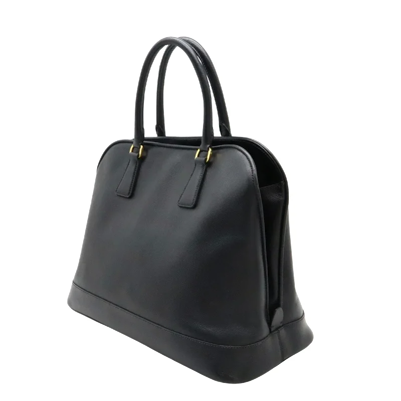 Ladies Prada shoulder bags with a magnetic - closure flap for easy opening and closingPRADA Saffiano Tote