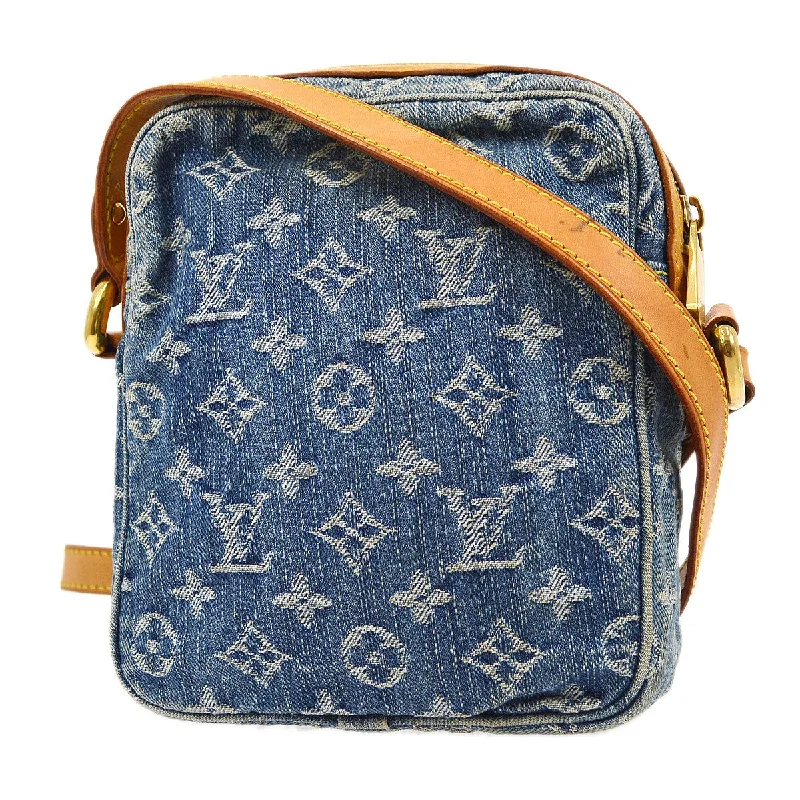 Ladies Louis Vuitton Capucines bags with a detachable shoulder strapLOUIS VUITTON 2007 CAMERA BAG M95348