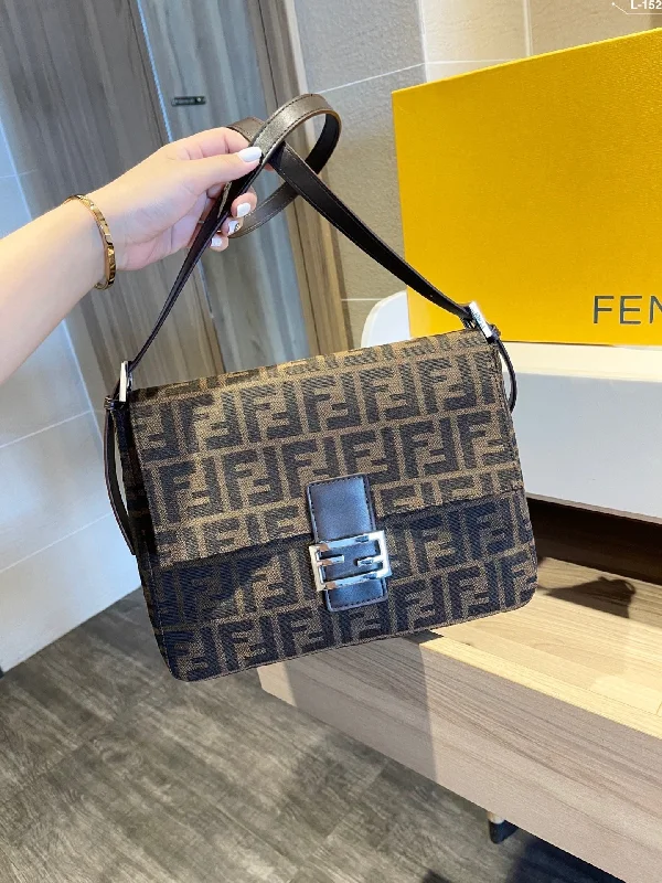 Ladies Fendi shoulder bags with a detachable key fob for easy key managementLuxury  Bags Fendi 202