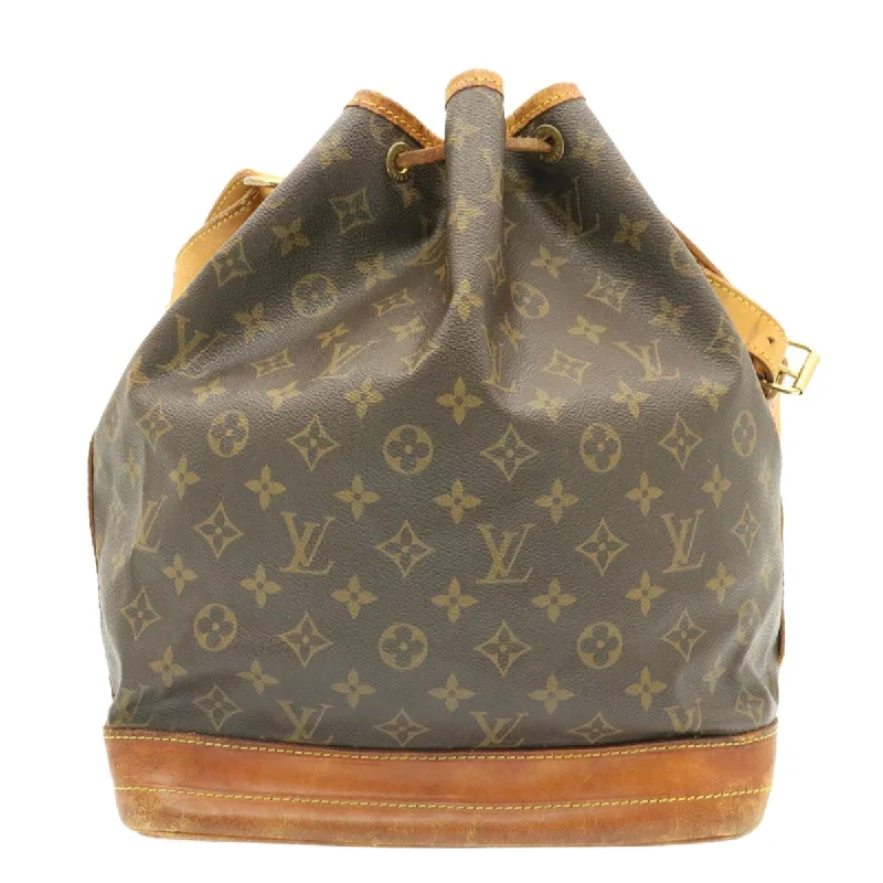 Ladies Louis Vuitton Petite Malle bags with a star - shaped charm for cutenessLouis Vuitton Monogram Noe Shoulder Bag M42224 LV  jk495