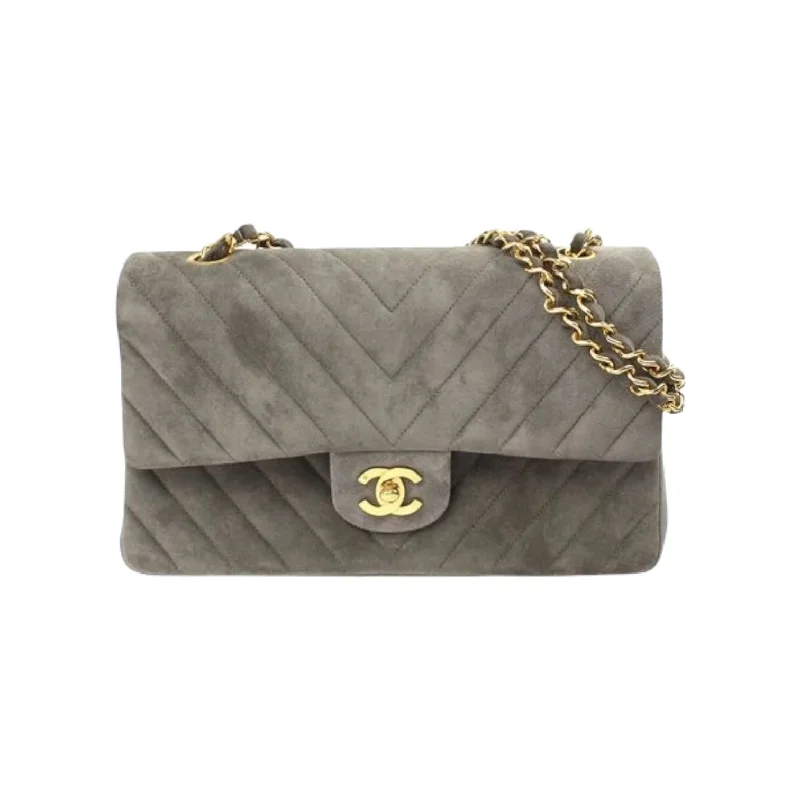 Chanel bags for the minimalist fashionChanel bags for the minimalist fashionMedium Vintage Classic Flap Chevron Suede Grey GHW