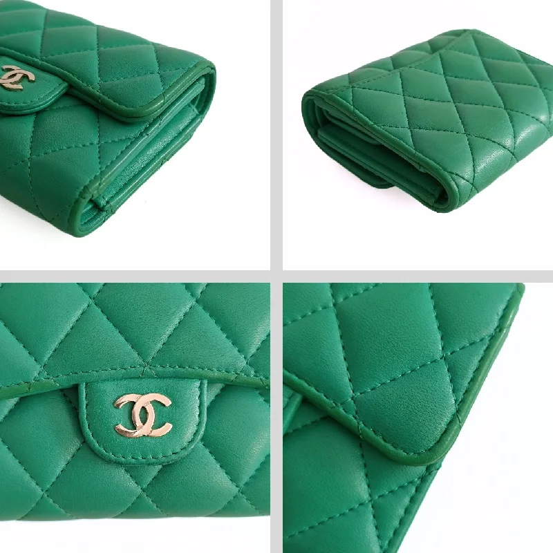 Chanel bags with modern touchesChanel bags with modern touchesCHANEL Chanel Chanel compact trifold wallet in green leather