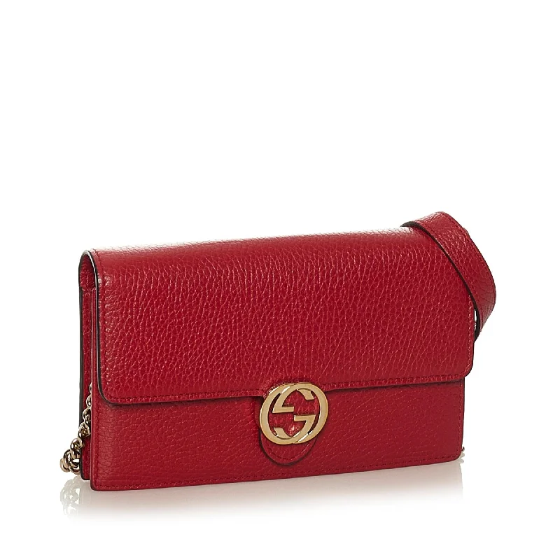 Ladies Gucci handbags with a detachable coin purse insideGucci Interlocking G Wallet On Chain (35312)