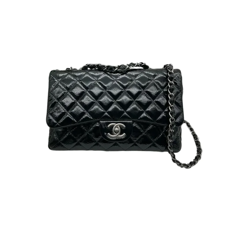 Chanel bags with iconic gold chainsChanel bags with iconic gold chainsTimeless Classic Single Flap Black SHW